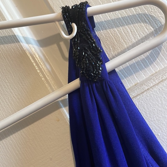 MIDI length dresses sequin shoulder detail - Picture 2 of 3